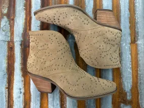 Denim N Diamonds Sand Suede Leather w/ Studs Booties ~ Size 10 ~ SAMPLE SALE
